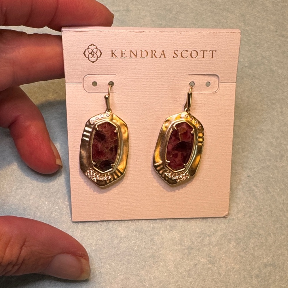NWOT Kendra Scott Gold Earrings with Deep Red Stone